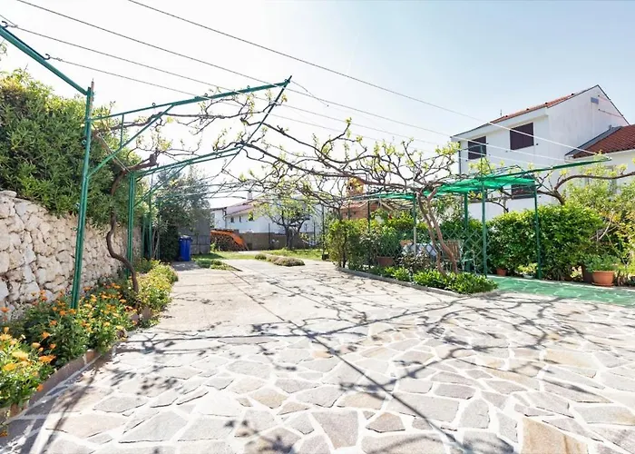 Lucky A2 In A Quiet Location Appartement Baška